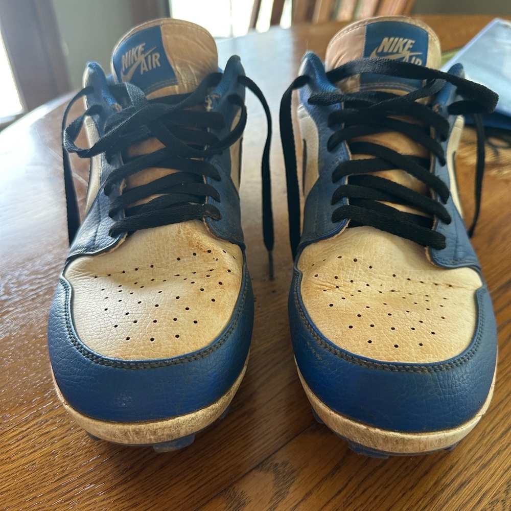 Nike Blue and White Low-Top Air baseball cleats